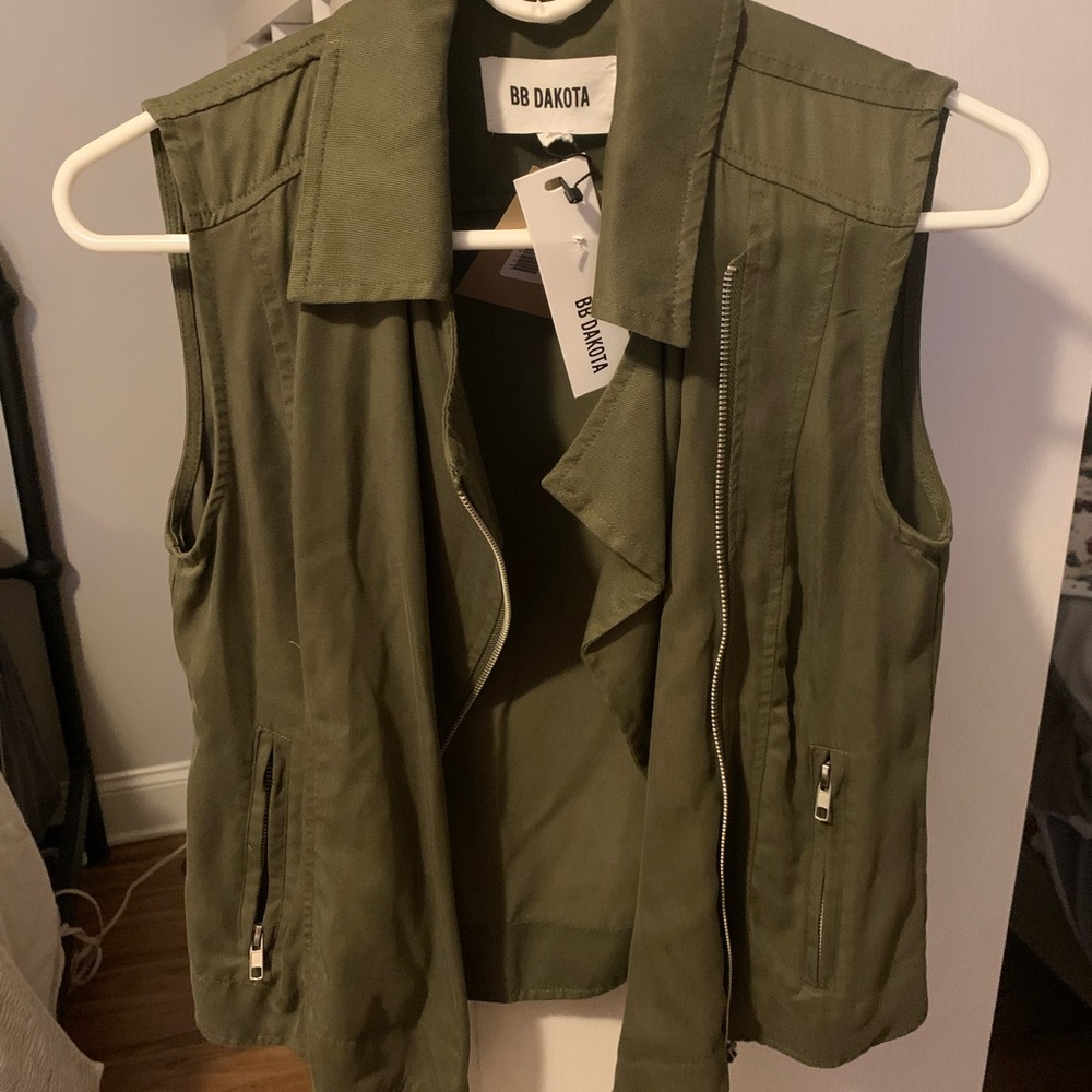 BB Dakota women’s vest.